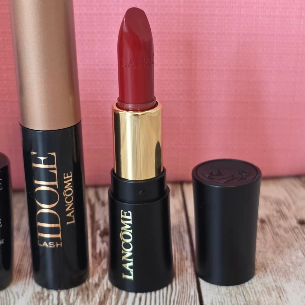 Women's Lancôme set of 5 skincare items and makeup